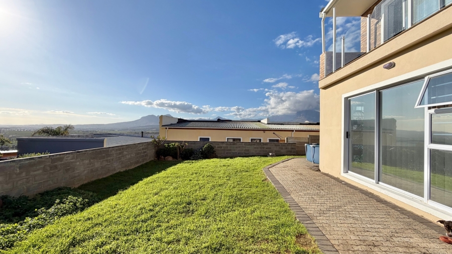 3 Bedroom Property for Sale in Mountainside Western Cape